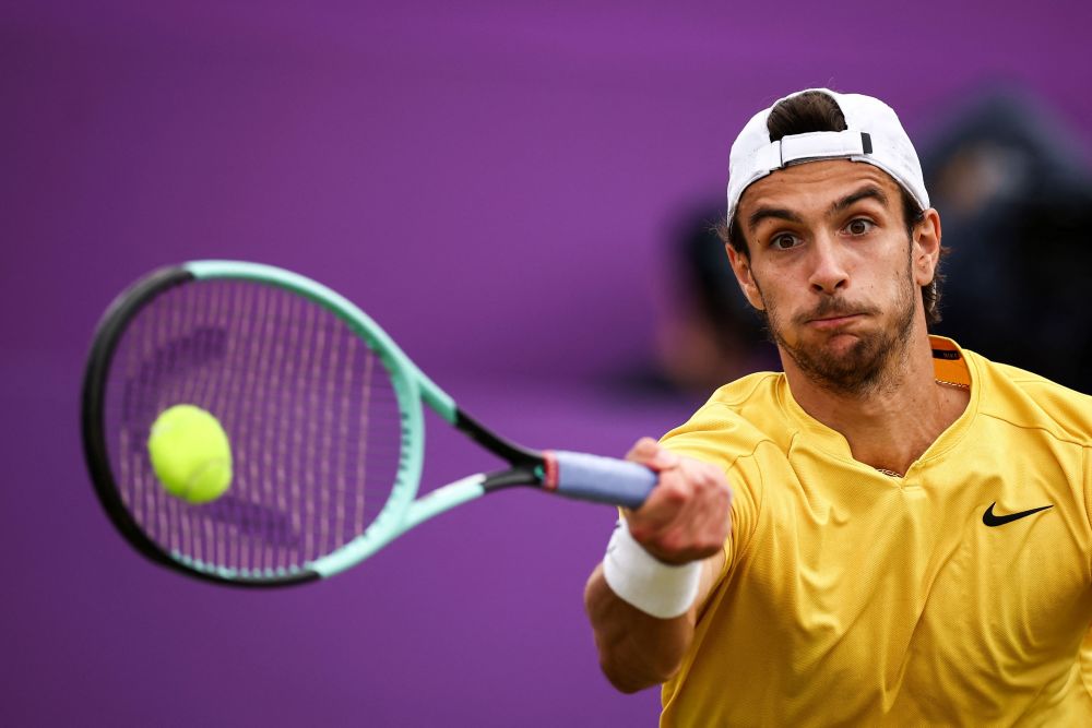 而是贯穿于 而是贯穿于