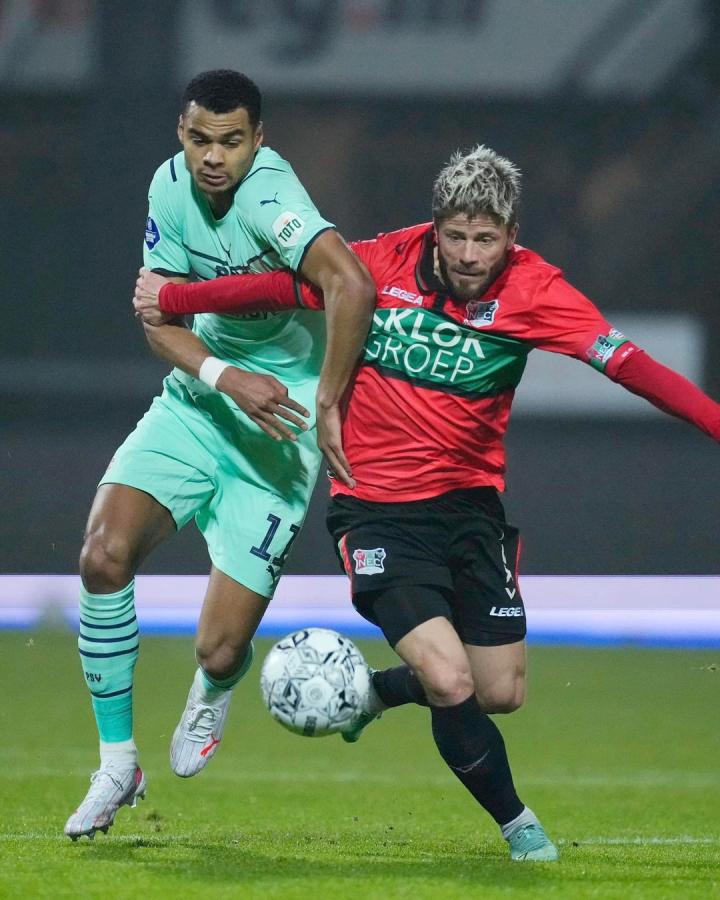 膝上或胸前 膝上或胸前