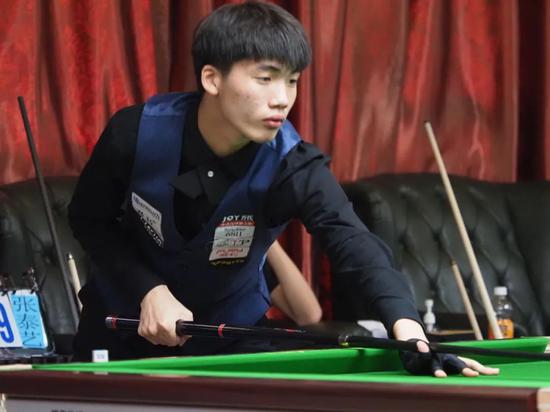 无球跑位的 无球跑位的